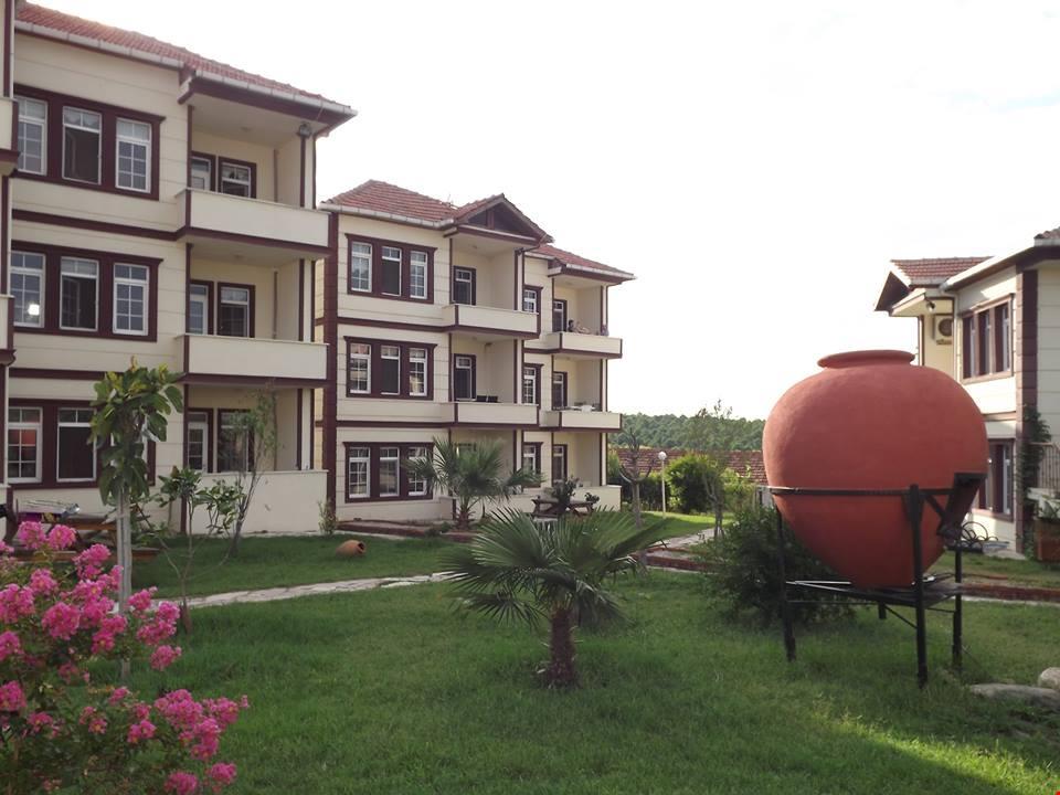 Hamsilos Holiday Village